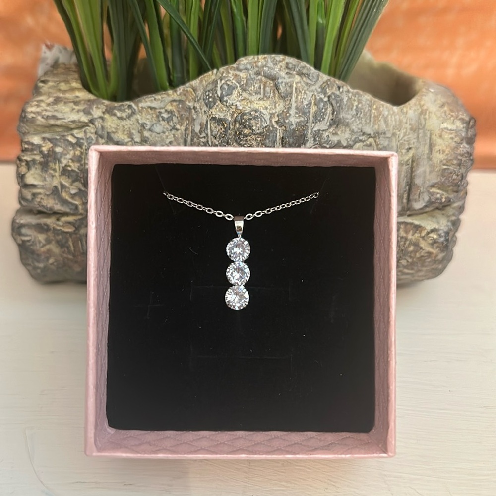 3 karat moissanite necklace